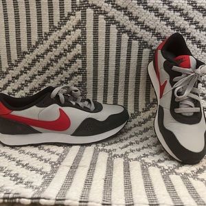 Nike Youth Tennis Shoes